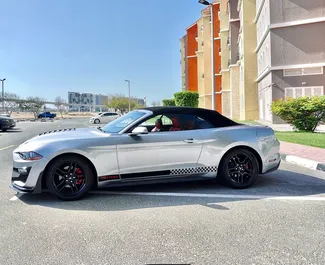 Benzin 2,3L Motor von Ford Mustang Cabrio 2020 zur Miete in Dubai.