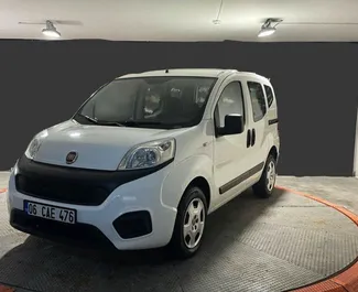 Frontansicht eines Mietwagens Fiat Fiorino in Istanbul, Türkei ✓ Auto Nr.6243. ✓ Schaltgetriebe TM ✓ 5 Bewertungen.