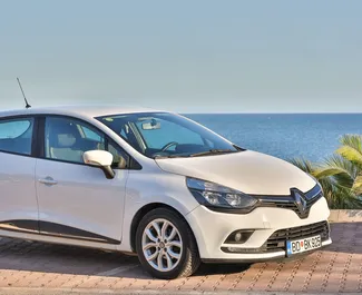 Frontansicht eines Mietwagens Renault Clio 4 in Budva, Montenegro ✓ Auto Nr.6006. ✓ Automatisch TM ✓ 9 Bewertungen.