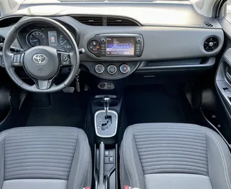 Mietwagen Toyota Yaris 2020 in Montenegro, mit Benzin-Kraftstoff und 120 PS ➤ Ab 19 EUR pro Tag.