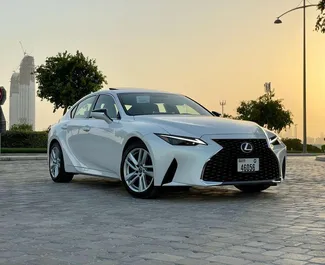 Frontansicht eines Mietwagens Lexus IS300 in Dubai, VAE ✓ Auto Nr.6151. ✓ Automatisch TM ✓ 0 Bewertungen.