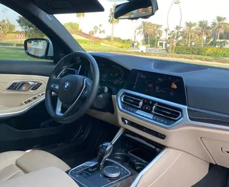 Vermietung BMW 330i. Komfort, Premium Fahrzeug zur Miete in VAE ✓ Kaution Einzahlung von 2000 AED ✓ Versicherungsoptionen KFZ-HV, TKV.