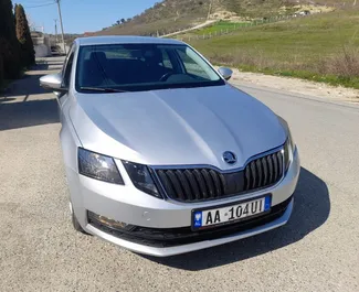 Frontansicht eines Mietwagens Skoda Octavia in Tirana, Albanien ✓ Auto Nr.6237. ✓ Schaltgetriebe TM ✓ 0 Bewertungen.