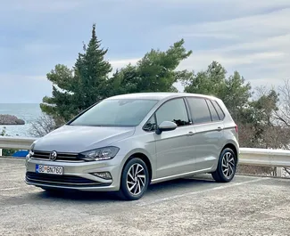 Frontansicht eines Mietwagens Volkswagen Golf Sportsvan in Budva, Montenegro ✓ Auto Nr.6279. ✓ Automatisch TM ✓ 1 Bewertungen.