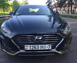 Frontansicht eines Mietwagens Hyundai Sonata in Minsk, Weißrussland ✓ Auto Nr.5838. ✓ Automatisch TM ✓ 0 Bewertungen.