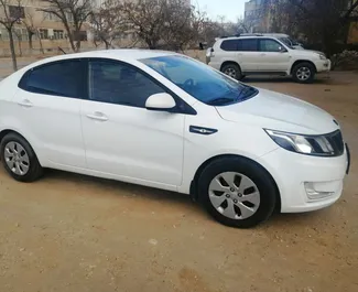 Frontansicht eines Mietwagens Kia Rio in Aktau, Kasachstan ✓ Auto Nr.6267. ✓ Automatisch TM ✓ 0 Bewertungen.