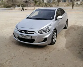 Frontansicht eines Mietwagens Hyundai Solaris in Aktau, Kasachstan ✓ Auto Nr.6271. ✓ Automatisch TM ✓ 0 Bewertungen.