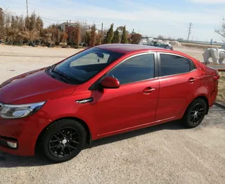 Frontansicht eines Mietwagens Kia Rio in Aktau, Kasachstan ✓ Auto Nr.6272. ✓ Automatisch TM ✓ 0 Bewertungen.