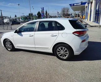 Autovermietung Hyundai i30 Nr.6034 Schaltgetriebe am Flughafen Thessaloniki, ausgestattet mit einem 1,4L Motor ➤ Von Anna in Griechenland.