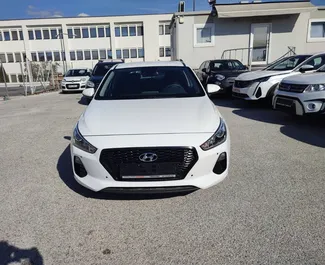 Mietwagen Hyundai i30 2018 in Griechenland, mit Benzin-Kraftstoff und 73 PS ➤ Ab 30 EUR pro Tag.