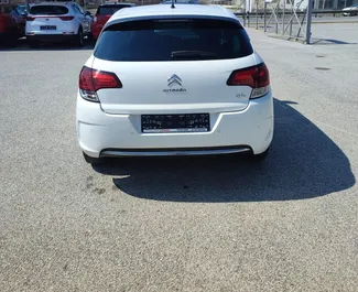 Diesel 1,6L Motor von Citroen C4 2017 zur Miete am Flughafen Thessaloniki.