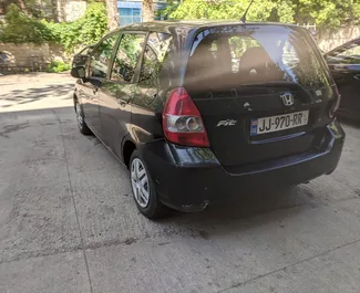 Vermietung Honda Fit. Wirtschaft, Komfort Fahrzeug zur Miete in Georgien ✓ Kaution Einzahlung von 100 GEL ✓ Versicherungsoptionen KFZ-HV, VKV Plus.