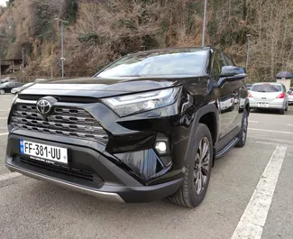 Benzin 2,0L Motor von Toyota Rav4 2022 zur Miete in Tiflis.