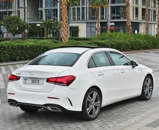 Benzin 2,2L Motor von Mercedes-Benz A-Class 2021 zur Miete in Dubai.