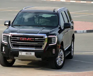 Frontansicht eines Mietwagens GMC Yukon in Dubai, VAE ✓ Auto Nr.5994. ✓ Automatisch TM ✓ 0 Bewertungen.