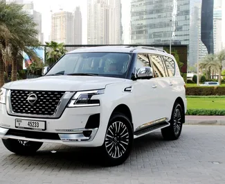 Frontansicht eines Mietwagens Nissan Patrol in Dubai, VAE ✓ Auto Nr.6168. ✓ Automatisch TM ✓ 0 Bewertungen.