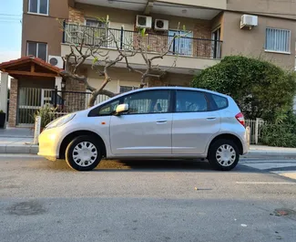 Frontansicht eines Mietwagens Honda Fit in Limassol, Zypern ✓ Auto Nr.3294. ✓ Automatisch TM ✓ 4 Bewertungen.