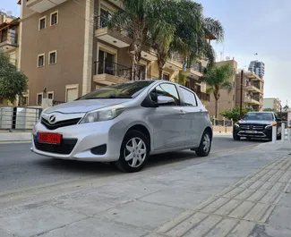 Toyota Vitz 2014 zur Miete verfügbar in Limassol, mit Kilometerbegrenzung unbegrenzte.