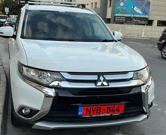 Frontansicht eines Mietwagens Mitsubishi Outlander in Limassol, Zypern ✓ Auto Nr.5917. ✓ Automatisch TM ✓ 0 Bewertungen.