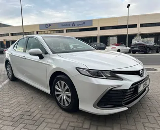 Frontansicht eines Mietwagens Toyota Camry in Dubai, VAE ✓ Auto Nr.6170. ✓ Automatisch TM ✓ 0 Bewertungen.