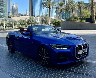 Frontansicht eines Mietwagens BMW 420i Cabrio in Dubai, VAE ✓ Auto Nr.5983. ✓ Automatisch TM ✓ 2 Bewertungen.