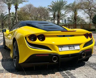 Ferrari F8 2022 zur Miete verfügbar in Dubai, mit Kilometerbegrenzung 250 km/Tag.