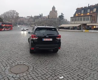 Innenraum von Subaru Forester Limited zur Miete in Georgien. Ein großartiges 5-Sitzer Fahrzeug mit Automatisch Getriebe.