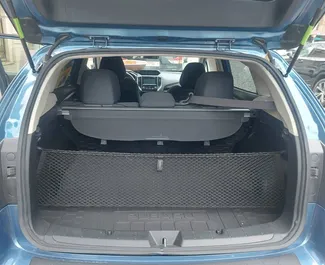 Innenraum von Subaru Crosstrek zur Miete in Georgien. Ein großartiges 5-Sitzer Fahrzeug mit Automatisch Getriebe.