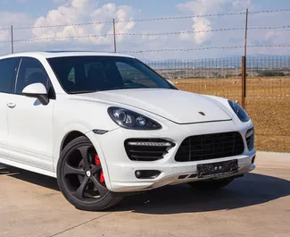 Frontansicht eines Mietwagens Porsche Cayenne in Tiflis, Georgien ✓ Auto Nr.6291. ✓ Automatisch TM ✓ 0 Bewertungen.