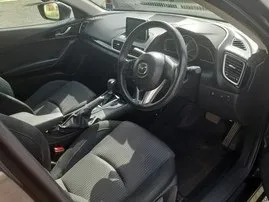 Benzin 1,5L Motor von Mazda Axela 2015 zur Miete in Larnaca.