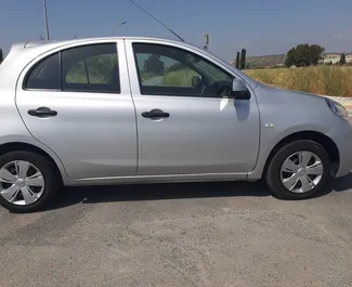 Frontansicht eines Mietwagens Nissan March in Larnaca, Zypern ✓ Auto Nr.6509. ✓ Automatisch TM ✓ 0 Bewertungen.