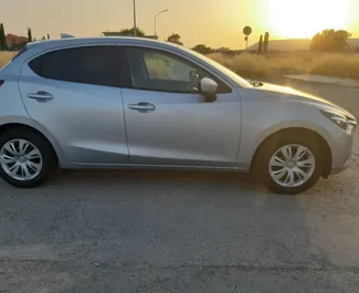 Frontansicht eines Mietwagens Mazda Demio in Larnaca, Zypern ✓ Auto Nr.6507. ✓ Automatisch TM ✓ 0 Bewertungen.