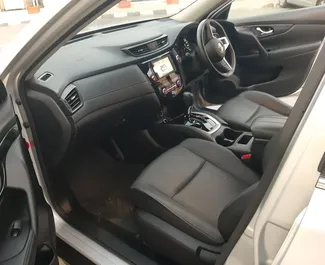 Nissan X-Trail 2019 zur Miete verfügbar in Larnaca, mit Kilometerbegrenzung unbegrenzte.