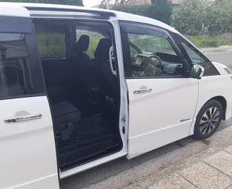 Autovermietung Nissan Serena Nr.6506 Automatisch in Larnaca, ausgestattet mit einem 2,0L Motor ➤ Von Panik auf Zypern.