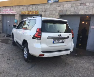 Vermietung Toyota Land Cruiser Prado. Komfort, Premium, SUV Fahrzeug zur Miete in Georgien ✓ Kaution Einzahlung von 700 GEL ✓ Versicherungsoptionen KFZ-HV, TKV, Insassen, Diebstahlschutz.