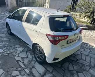 Vermietung Toyota Yaris. Wirtschaft, Komfort Fahrzeug zur Miete in Montenegro ✓ Kaution Einzahlung von 100 EUR ✓ Versicherungsoptionen KFZ-HV, TKV, Ausland.