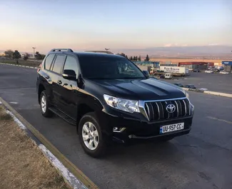 Frontansicht eines Mietwagens Toyota Land Cruiser Prado in Tiflis, Georgien ✓ Auto Nr.6476. ✓ Automatisch TM ✓ 0 Bewertungen.