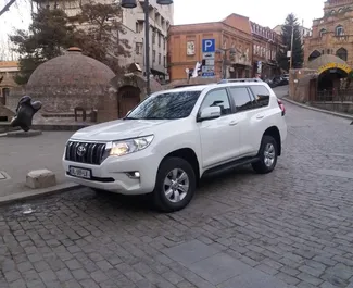 Frontansicht eines Mietwagens Toyota Land Cruiser Prado in Tiflis, Georgien ✓ Auto Nr.2024. ✓ Automatisch TM ✓ 1 Bewertungen.