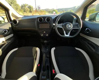 Frontansicht eines Mietwagens Nissan Note in Limassol, Zypern ✓ Auto Nr.6387. ✓ Automatisch TM ✓ 0 Bewertungen.