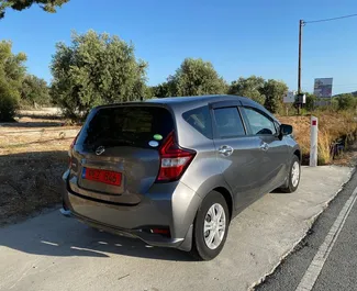 Frontansicht eines Mietwagens Nissan Note Medalist in Limassol, Zypern ✓ Auto Nr.6390. ✓ Automatisch TM ✓ 0 Bewertungen.