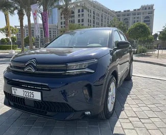 Frontansicht eines Mietwagens Citroen C5 Aircross in Dubai, VAE ✓ Auto Nr.5117. ✓ Automatisch TM ✓ 2 Bewertungen.