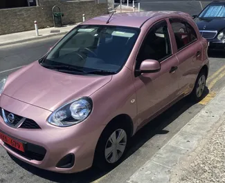 Frontansicht eines Mietwagens Nissan March in Limassol, Zypern ✓ Auto Nr.2082. ✓ Automatisch TM ✓ 2 Bewertungen.