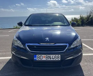 Frontansicht eines Mietwagens Peugeot 308 in Budva, Montenegro ✓ Auto Nr.6482. ✓ Schaltgetriebe TM ✓ 0 Bewertungen.