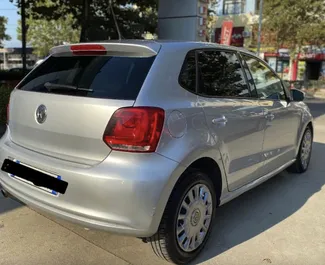 Autovermietung Volkswagen Polo Nr.6425 Schaltgetriebe in Tirana, ausgestattet mit einem 1,6L Motor ➤ Von Aldi in Albanien.