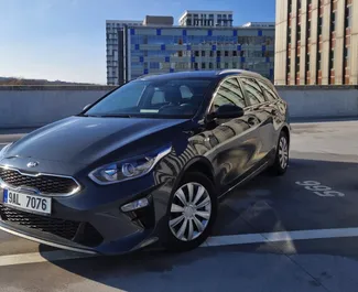 Frontansicht eines Mietwagens Kia Ceed SW in Prag, Tschechische Republik ✓ Auto Nr.27. ✓ Automatisch TM ✓ 5 Bewertungen.