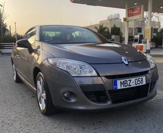 Frontansicht eines Mietwagens Renault Megane Cabrio in Limassol, Zypern ✓ Auto Nr.3964. ✓ Automatisch TM ✓ 2 Bewertungen.