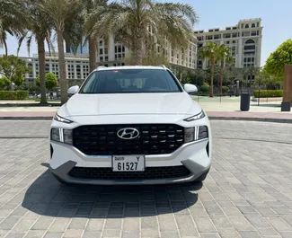 Benzin 2,0L Motor von Hyundai Santa Fe 2023 zur Miete in Dubai.