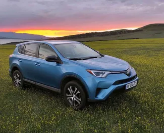 Toyota Rav4 2018 mit Antriebssystem Allradantrieb, verfügbar in Tiflis.