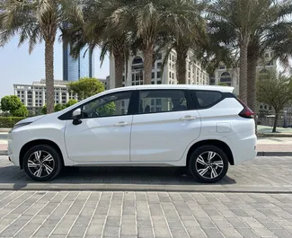 Frontansicht eines Mietwagens Mitsubishi Xpander in Dubai, VAE ✓ Auto Nr.5127. ✓ Automatisch TM ✓ 0 Bewertungen.