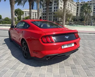 Benzin 2,3L Motor von Ford Mustang Coupe 2022 zur Miete in Dubai.